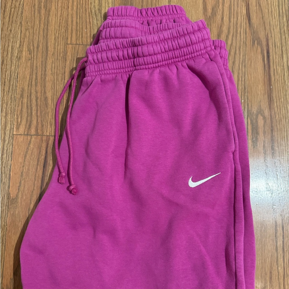 Nike Sportswear Phoenix
Fleece High-Waisted Oversized Sweatpants Hot Fuchsia